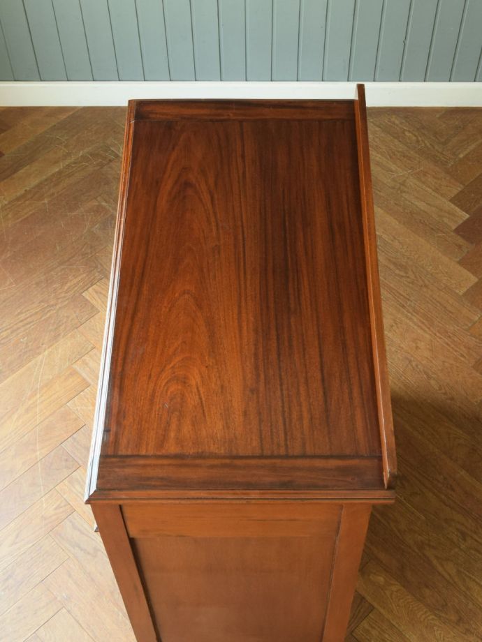 アンティークチェストの天板