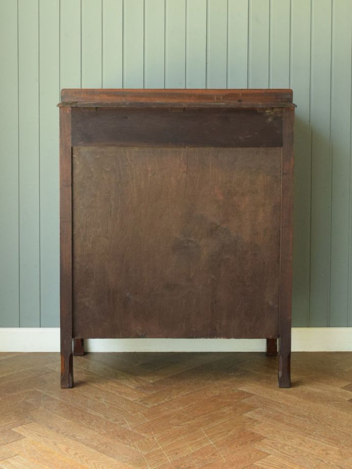 アンティークチェストの後ろ姿