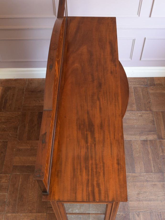 キャビネットの天板