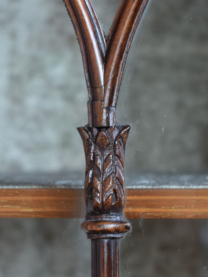 アンティーク家具らしい装飾