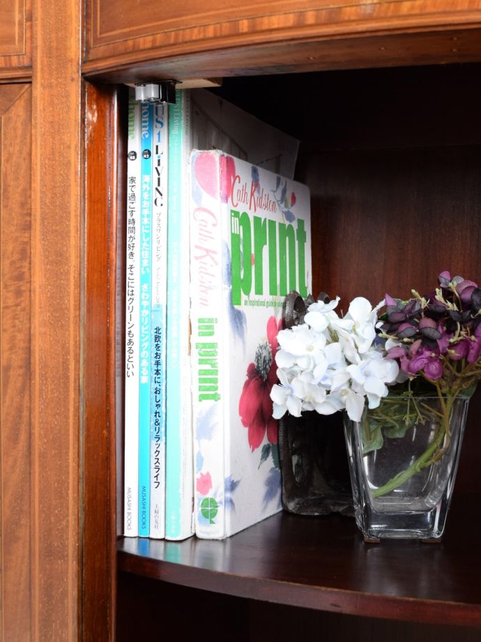 収納たっぷりのキャビネット