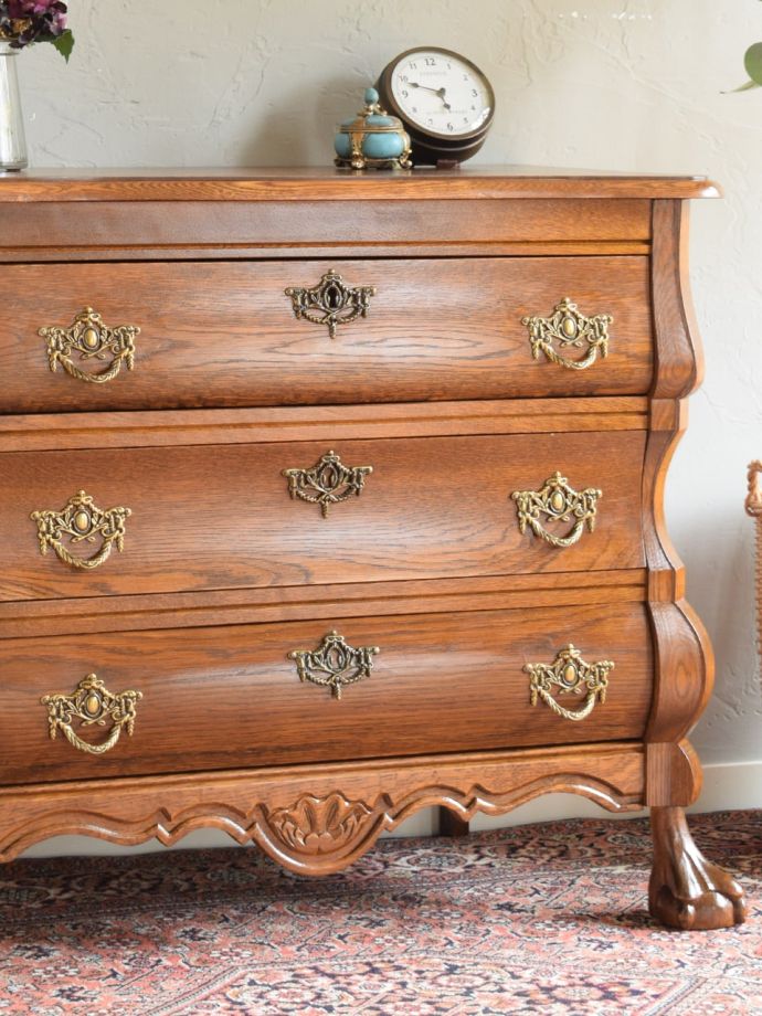 アンティークのコモードの魅力