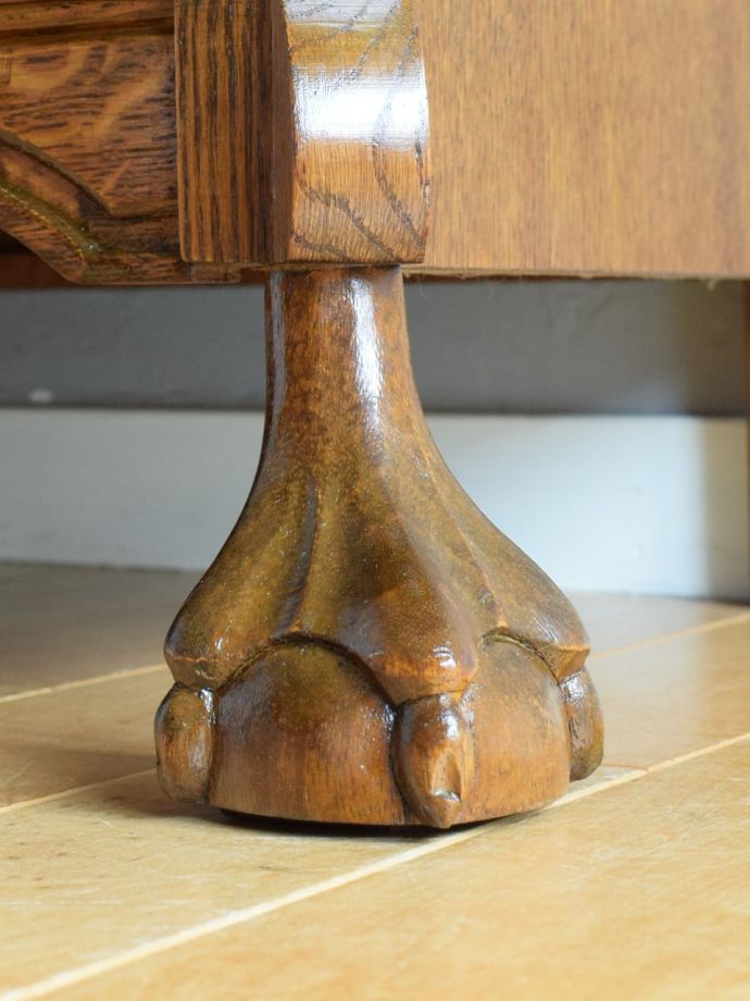 アンティークチェストの脚