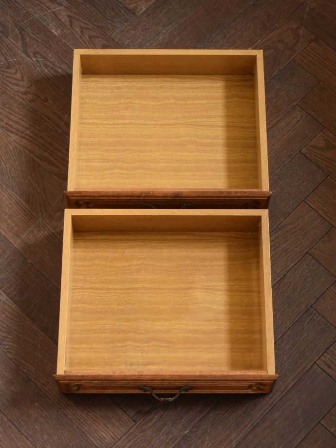 チェストの引き出しの中