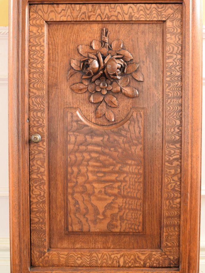 アンティーク家具の装飾