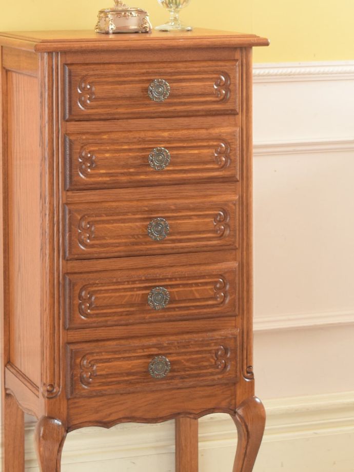 フランスアンティーク家具らしさが漂う装飾