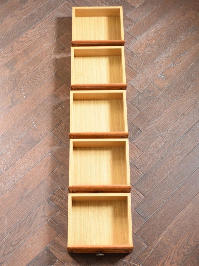 チェストの引き出しの中