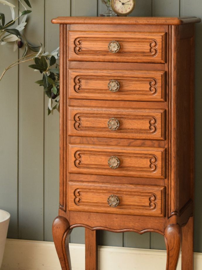 フランスアンティーク家具らしさが漂う装飾