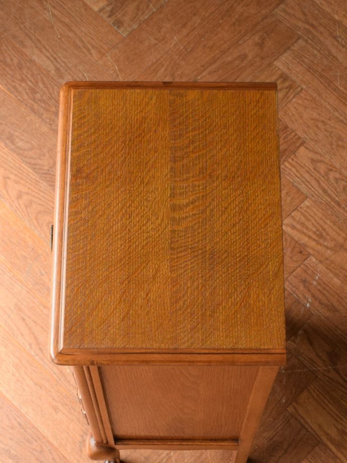 サイドチェストの天板