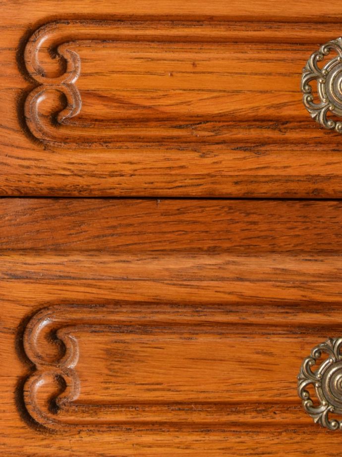 アンティーク家具の装飾