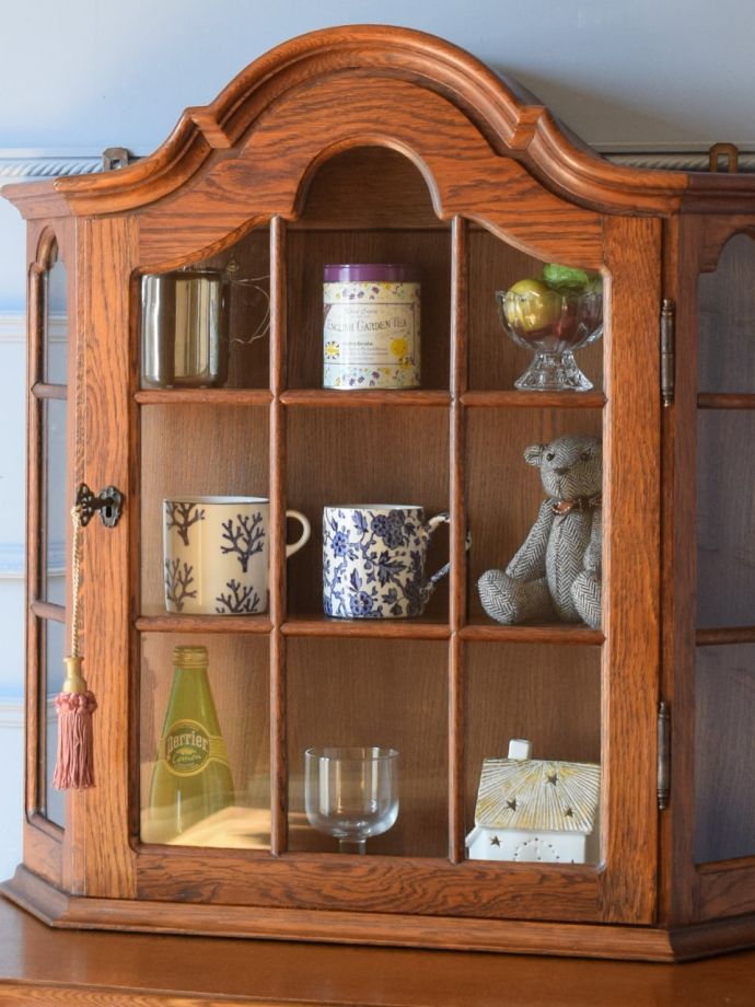 フランスから届いた小さなアンティーク家具、おしゃれな鍵付きの