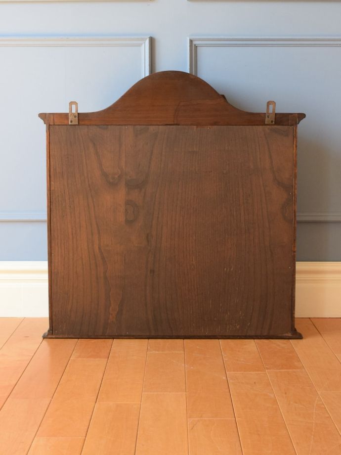 フランスから届いた小さなアンティーク家具、おしゃれな鍵付きの