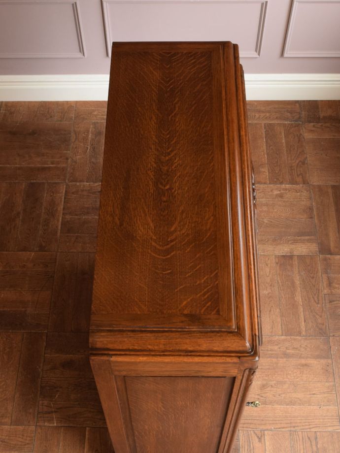 アンティークキャビネットの天板