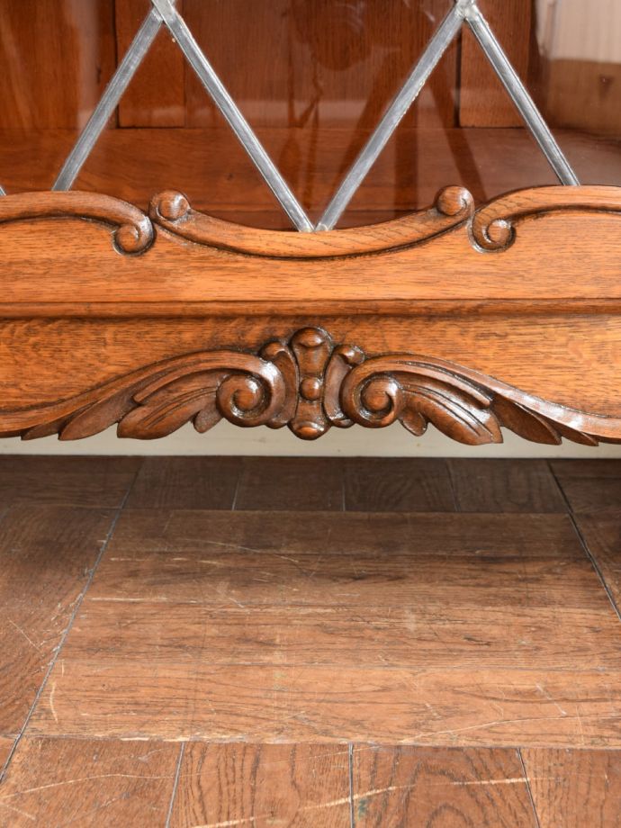 ガラスキャビネットの装飾