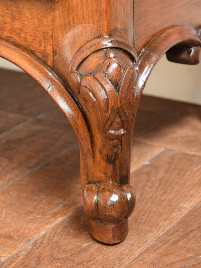 ガラスキャビネットの装飾