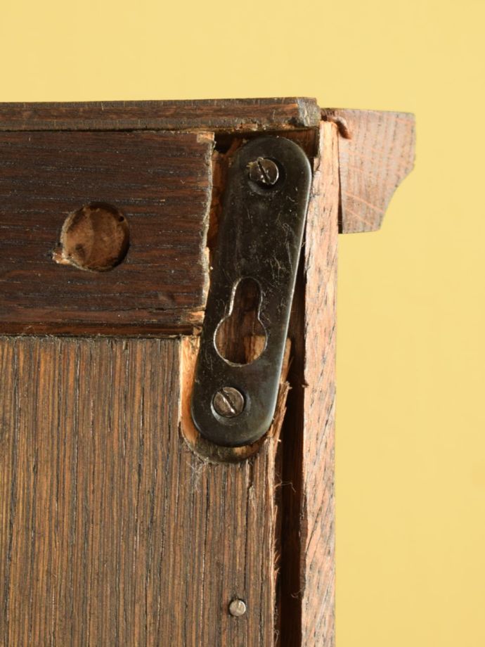 ウォールキャビネットのフック