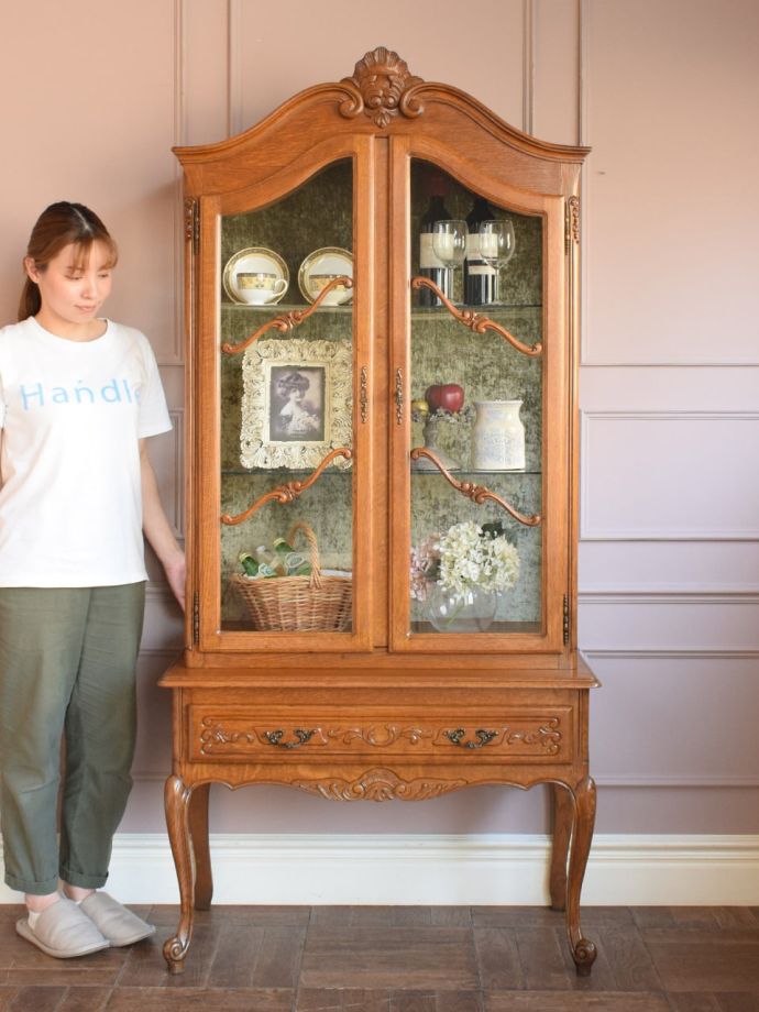 フランスの優雅なキャビネット