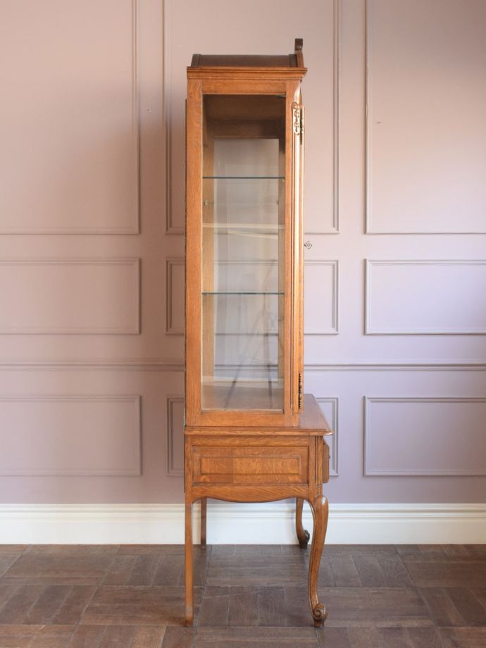 キャビネットの側面