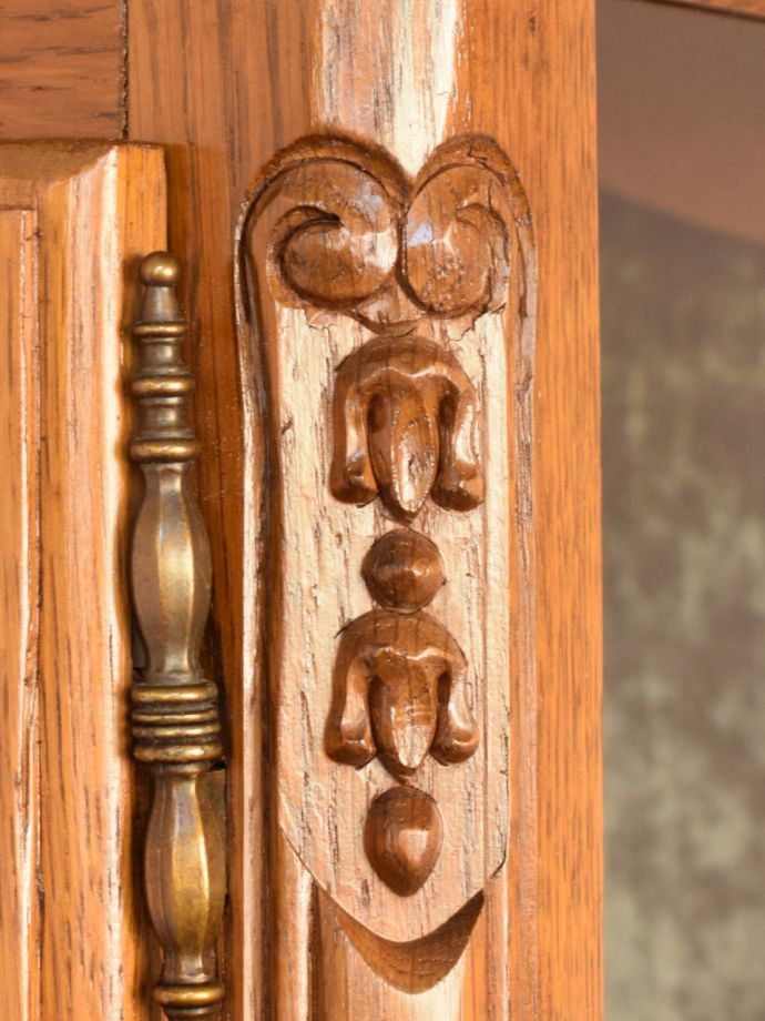 フランスキャビネットの彫