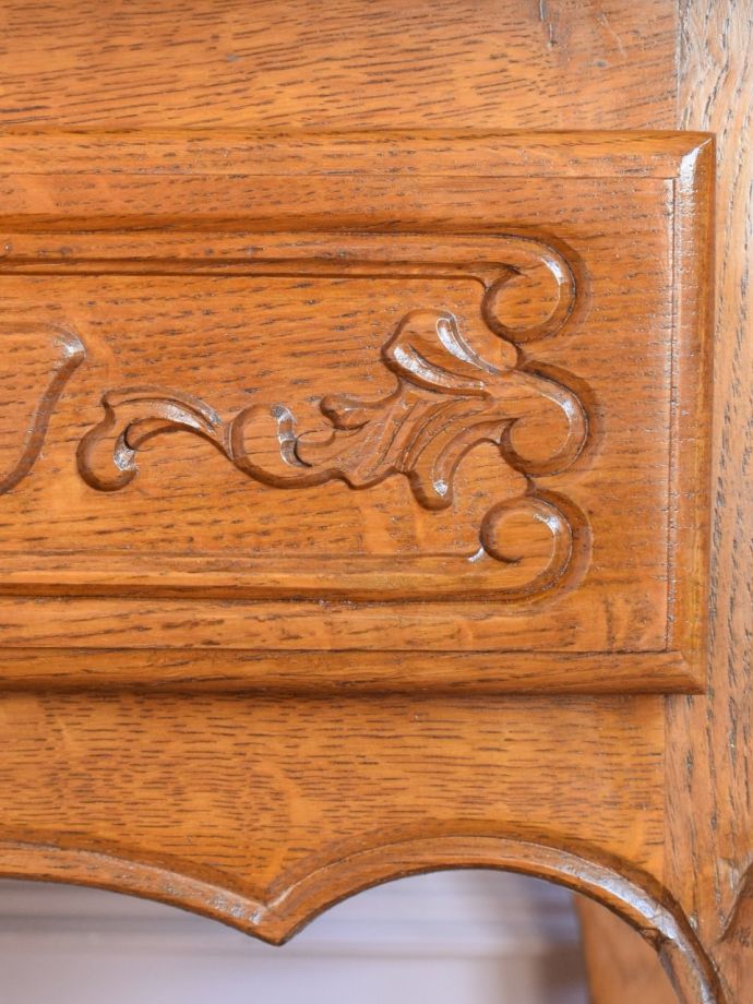 フランスキャビネットの彫