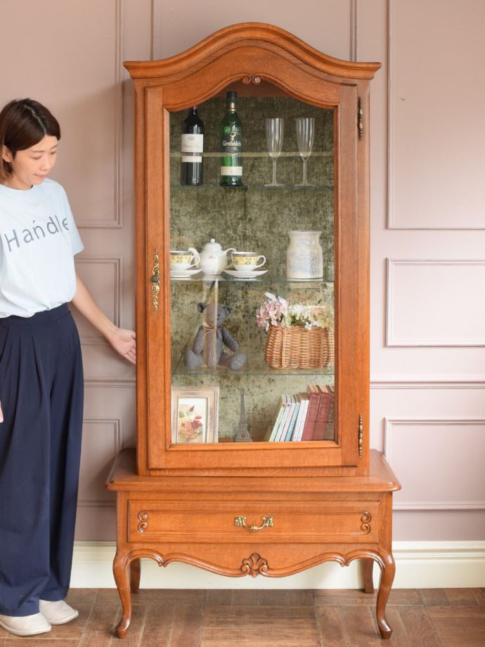 フランスの優雅なキャビネット