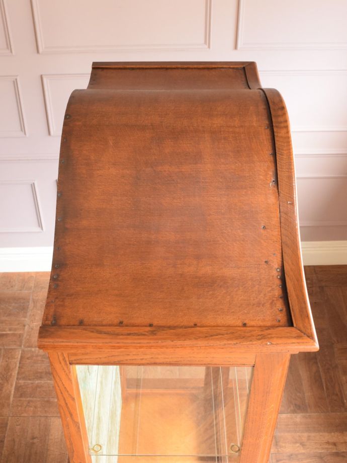 アンティークキャビネットの天板