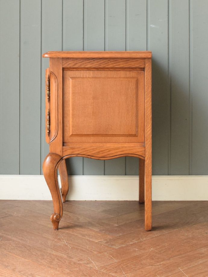 サイドキャビネットの側面