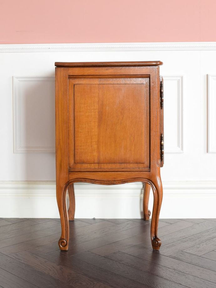 サイドキャビネットの側面