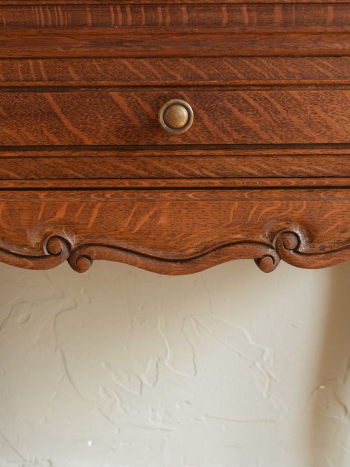 フランスらしい彫り