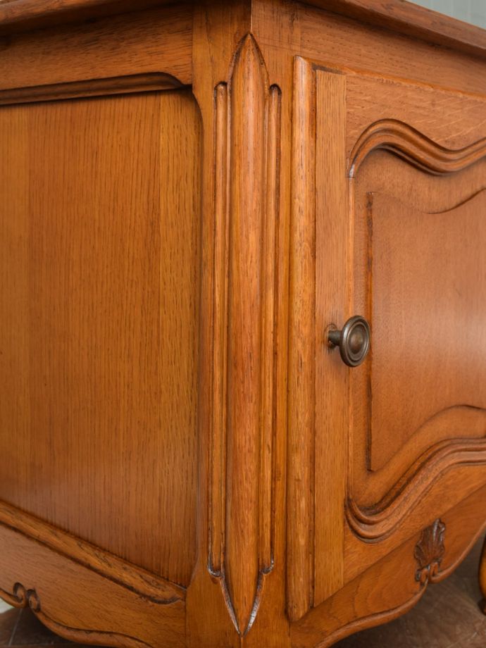 アンティーク家具の装飾