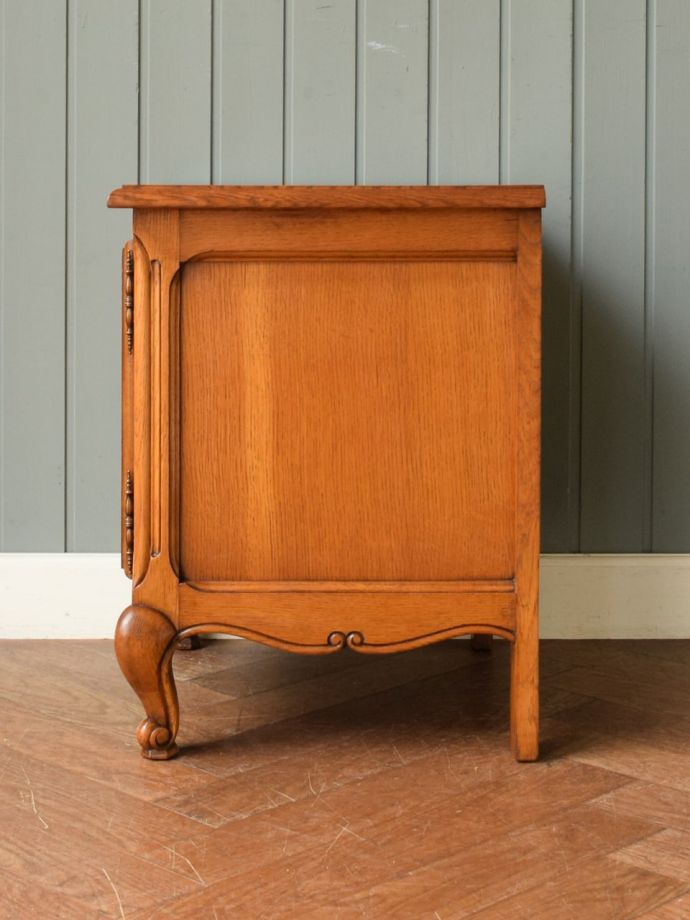 サイドキャビネットの側面