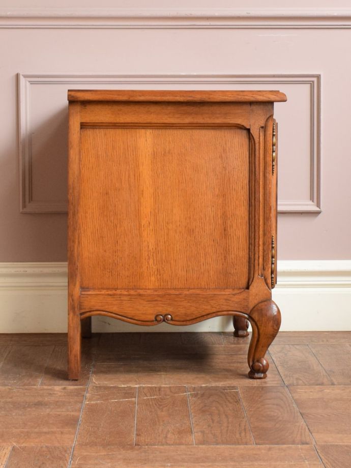 サイドキャビネットの側面