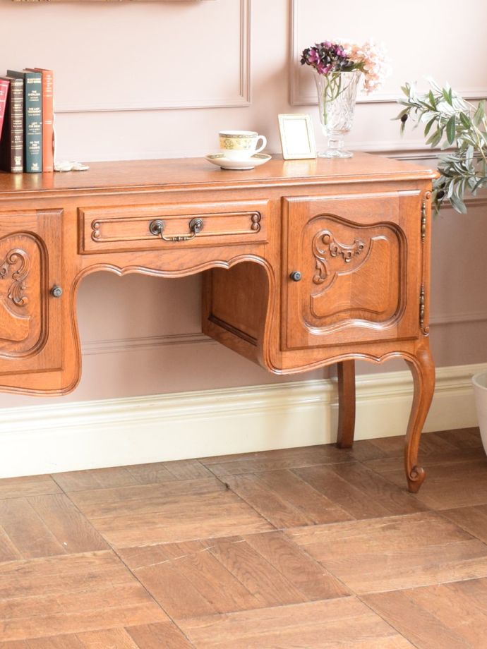 アンティークデスクの美しい木目