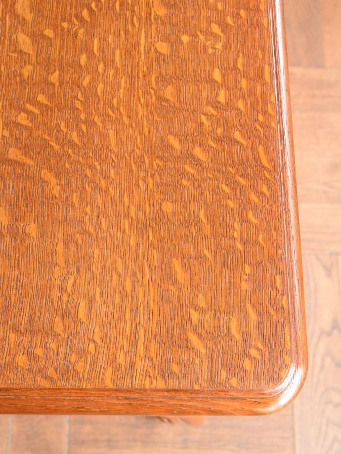 アンティークデスクの木目