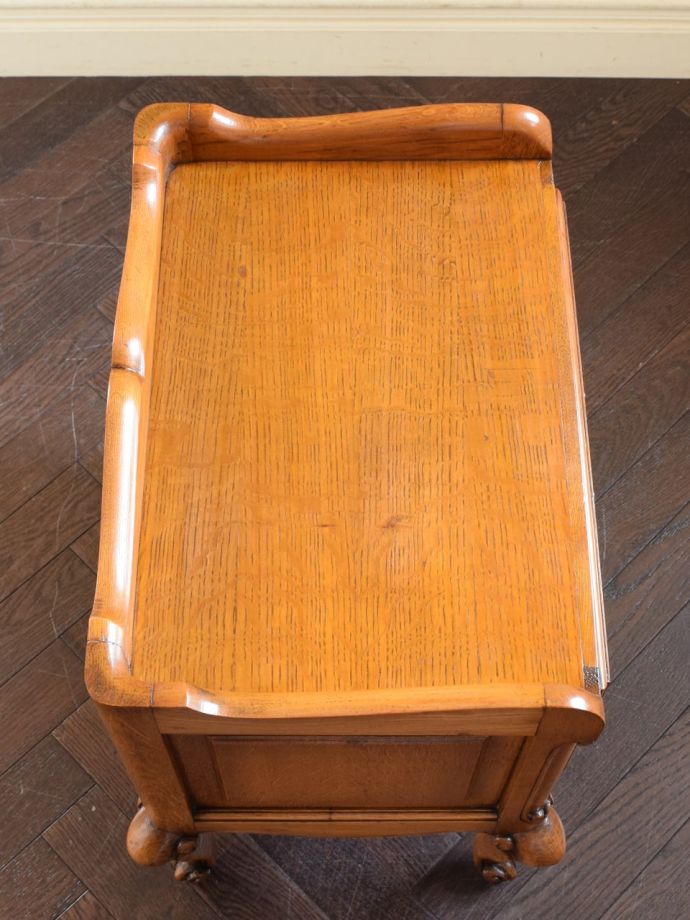 サイドチェストの天板