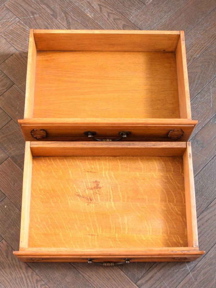 チェストの引き出しの中