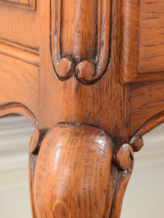 アンティーク家具の装飾