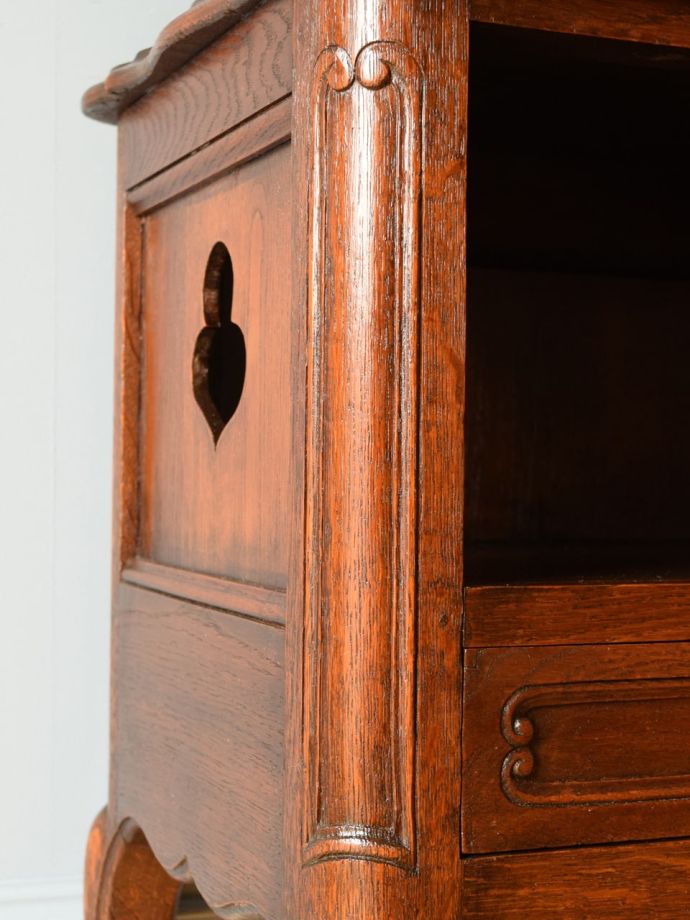 アンティーク家具の装飾