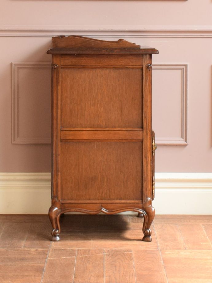 サイドキャビネットの側面