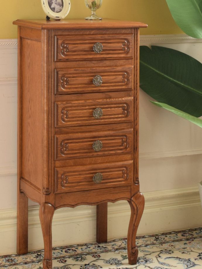 フランスアンティーク家具らしさが漂う装飾