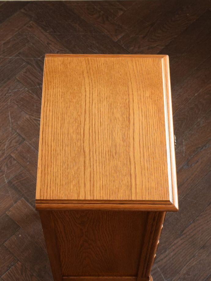 サイドチェストの天板