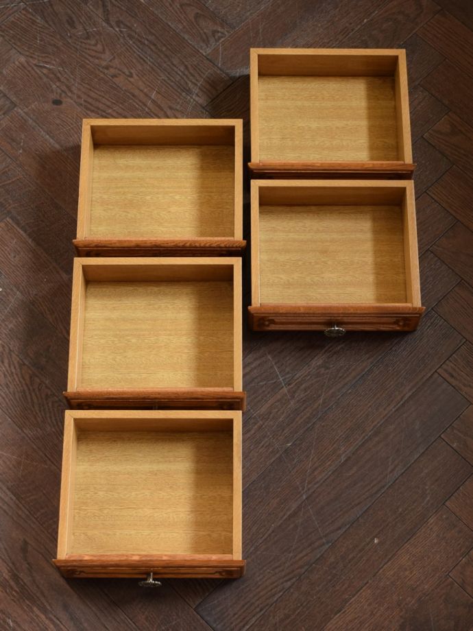 チェストの引き出しの中