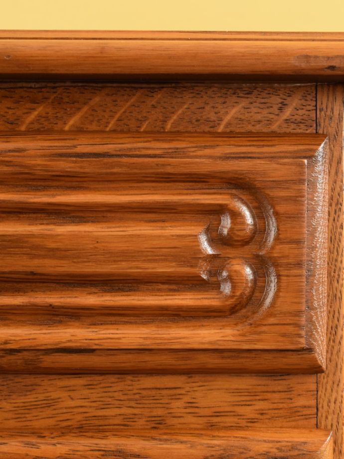 アンティーク家具の装飾