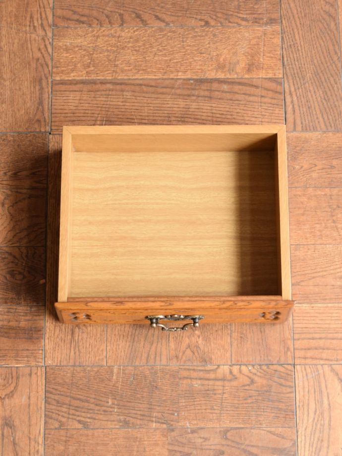 チェストの引き出しの中