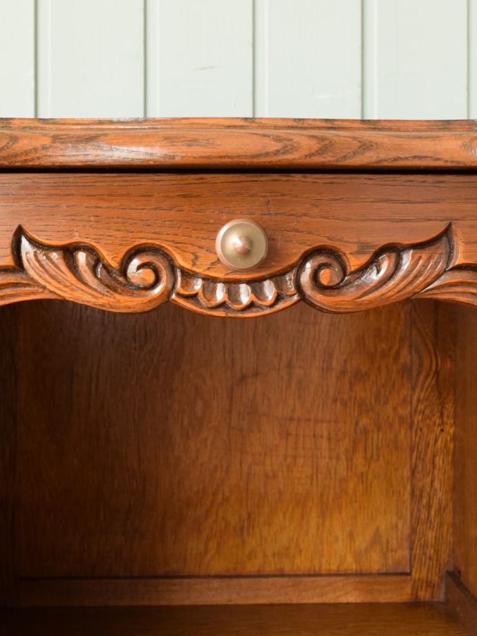 サイドキャビネットの装飾