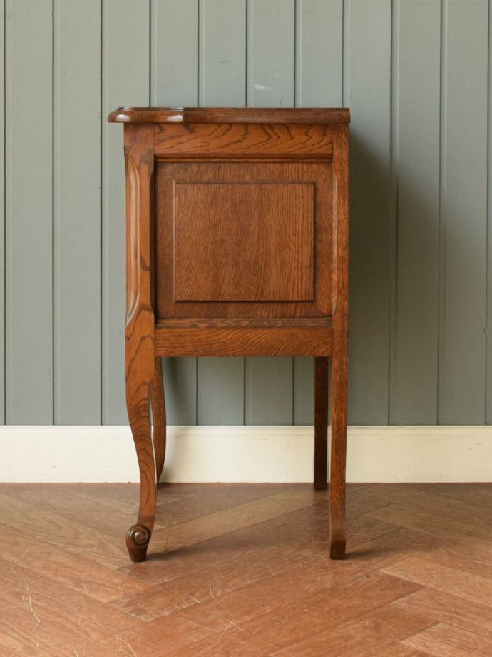 サイドキャビネットの側面