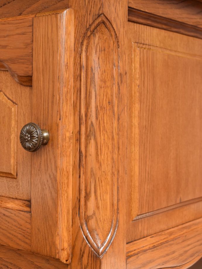 サイドキャビネットの装飾