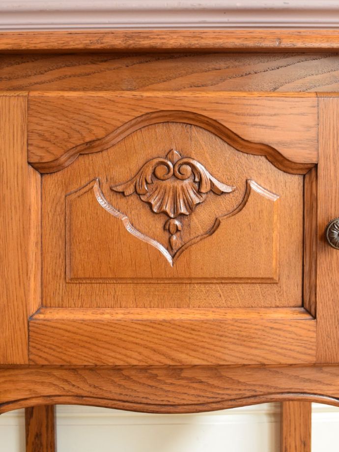 アンティーク家具の装飾