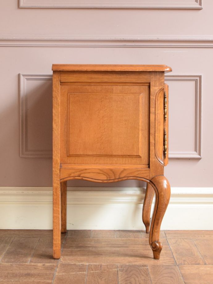 サイドキャビネットの側面