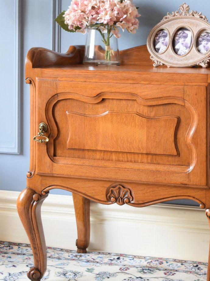 フランスのアンティークらしい美しい彫